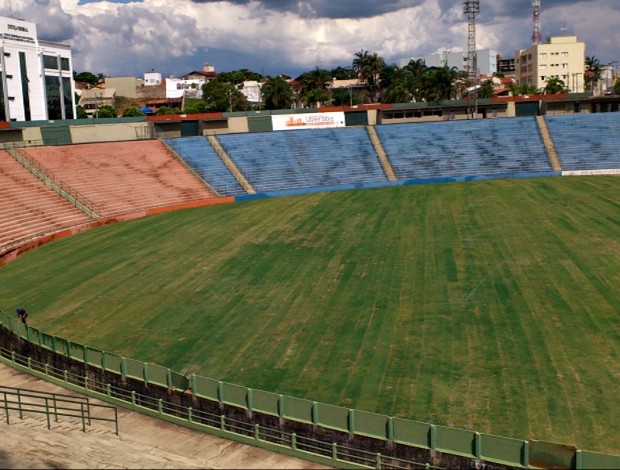 Estádio Uberabão já está com novo gramado (Foto: Luiz Vieira / GLOBOESPORTE.COM)