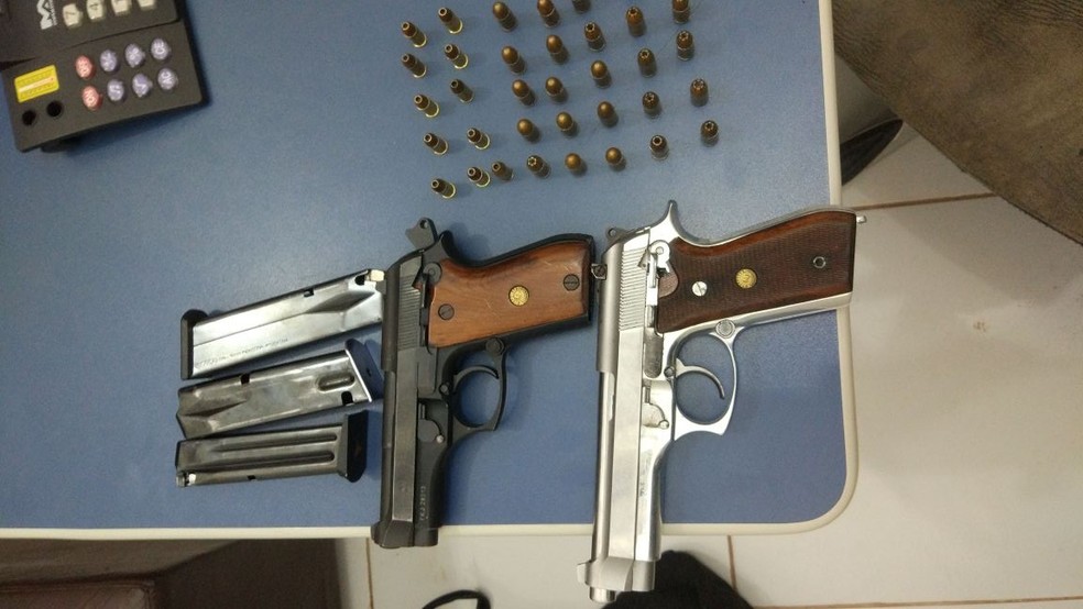 Armas e muniÃ§Ãµes tambÃ©m foram apreendidas durante cumprimento dos mandados judiciais (Foto: PolÃ­cia Federal/DivulgaÃ§Ã£o)