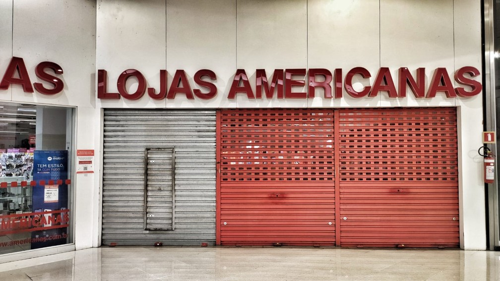 Unidade das Lojas Americanas, em Sorocaba (SP), fechada após expediente — Foto: Eduardo Ribeiro Jr./g1