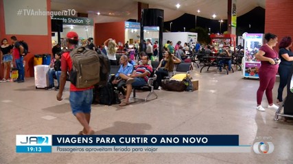 Passageiros aproveitam feriado para viajar e rodoviária fica movimentada