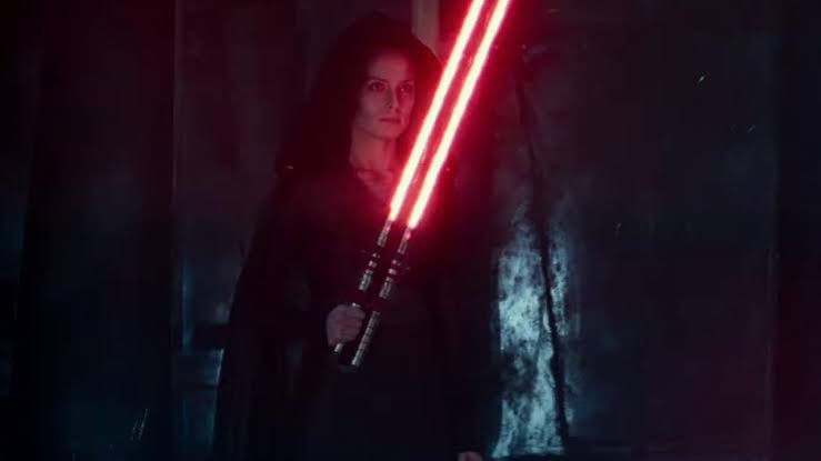 Rey aparece com um sabre de luz duplo e vermelho no novo teaser de Star Wars: A Ascensão Skywalker (Foto: Reprodução/Disney)