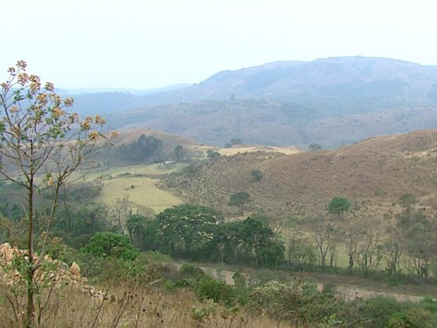 Morro do Serrote é uma das áreas onde haverá a exploração de bauxita (Foto: Ely Venâncio/EPTV)