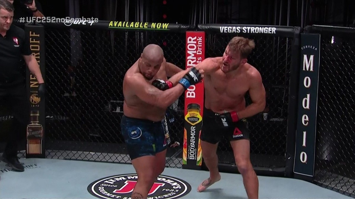 Vídeos: Miocic vence Cormier, o “furacão” Jairzinho nocauteia Cigano e Virna caminha no UFC |  combate