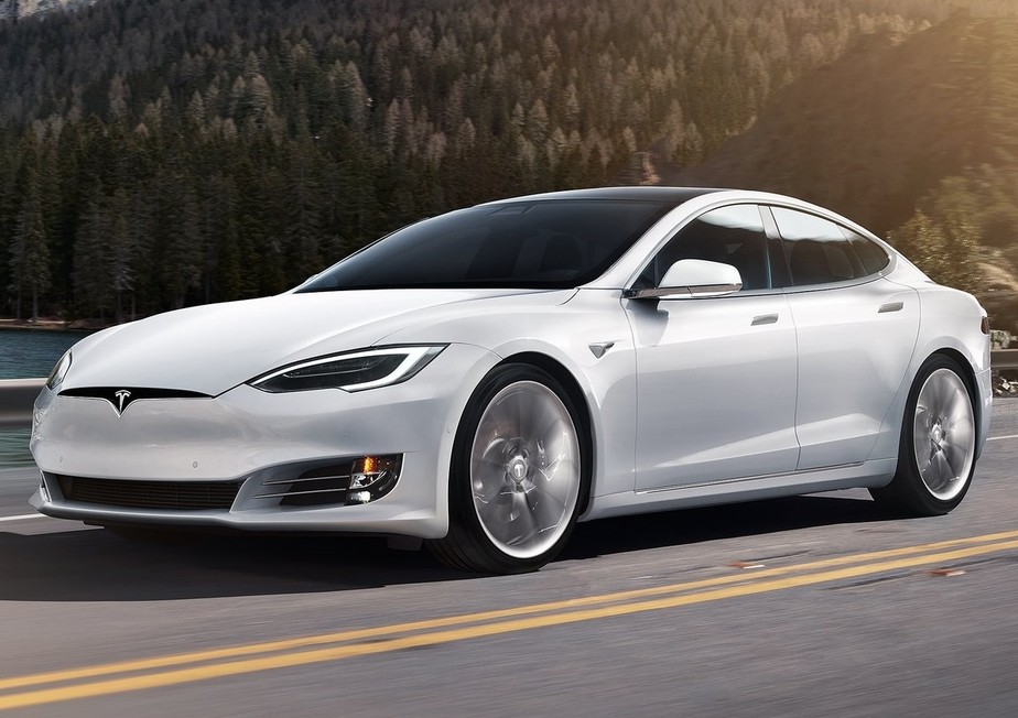 Tesla é condenada após reduzir autonomia de carros pela internet sem avisar aos donos | Curiosidades | autoesporte