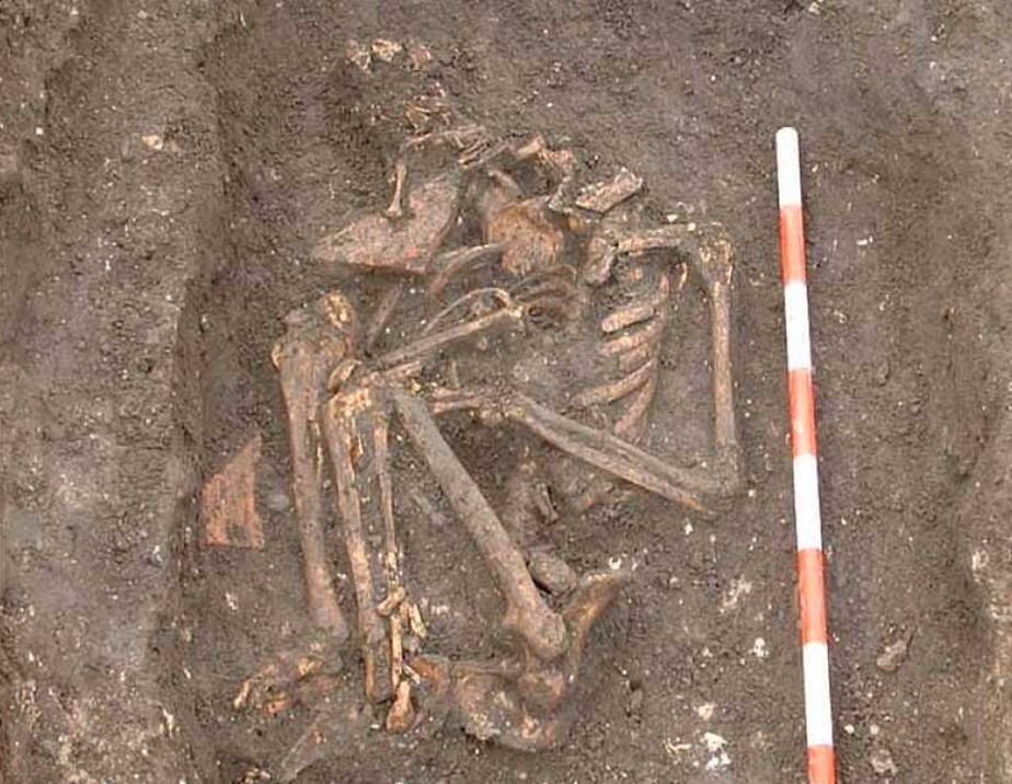 Uma foto do esqueleto SK3870 no local das escavações em York Barbican