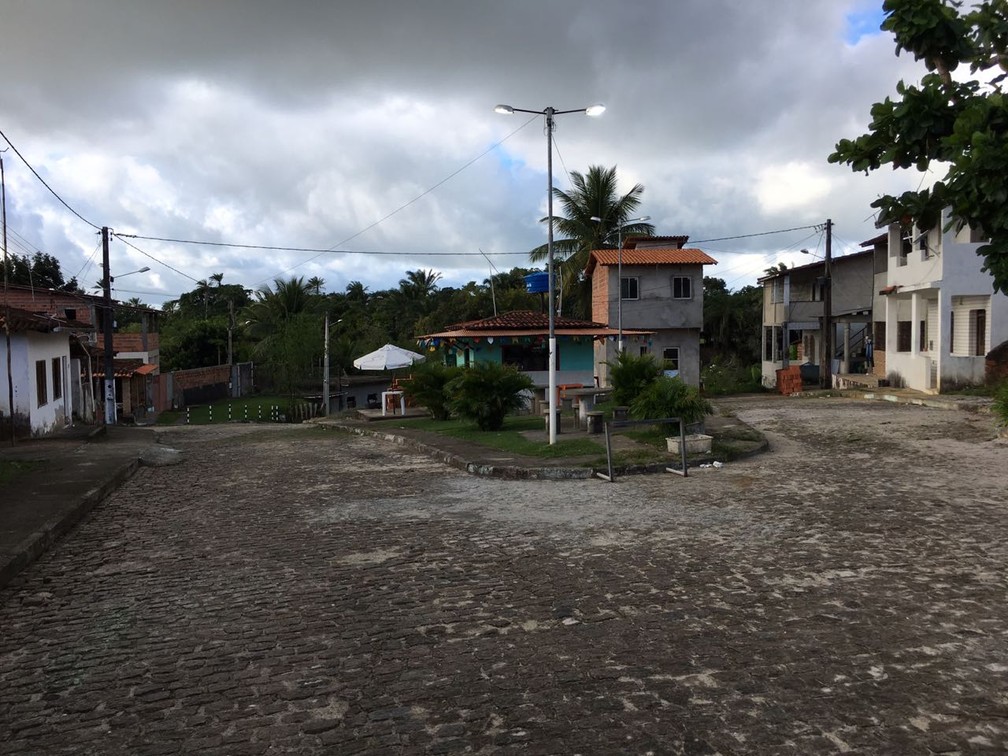 Vila de pescadores na Ilha de Matarandiba, na Bahia (Foto: Alan Oliveira/G1)