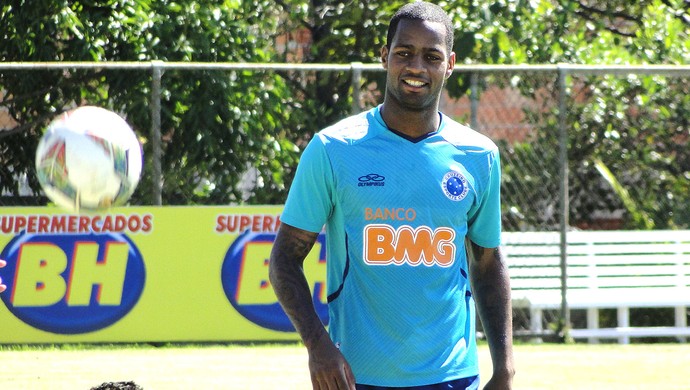 Garantido no Cruzeiro, Dedé não quer se transferir para o Leste Europeu