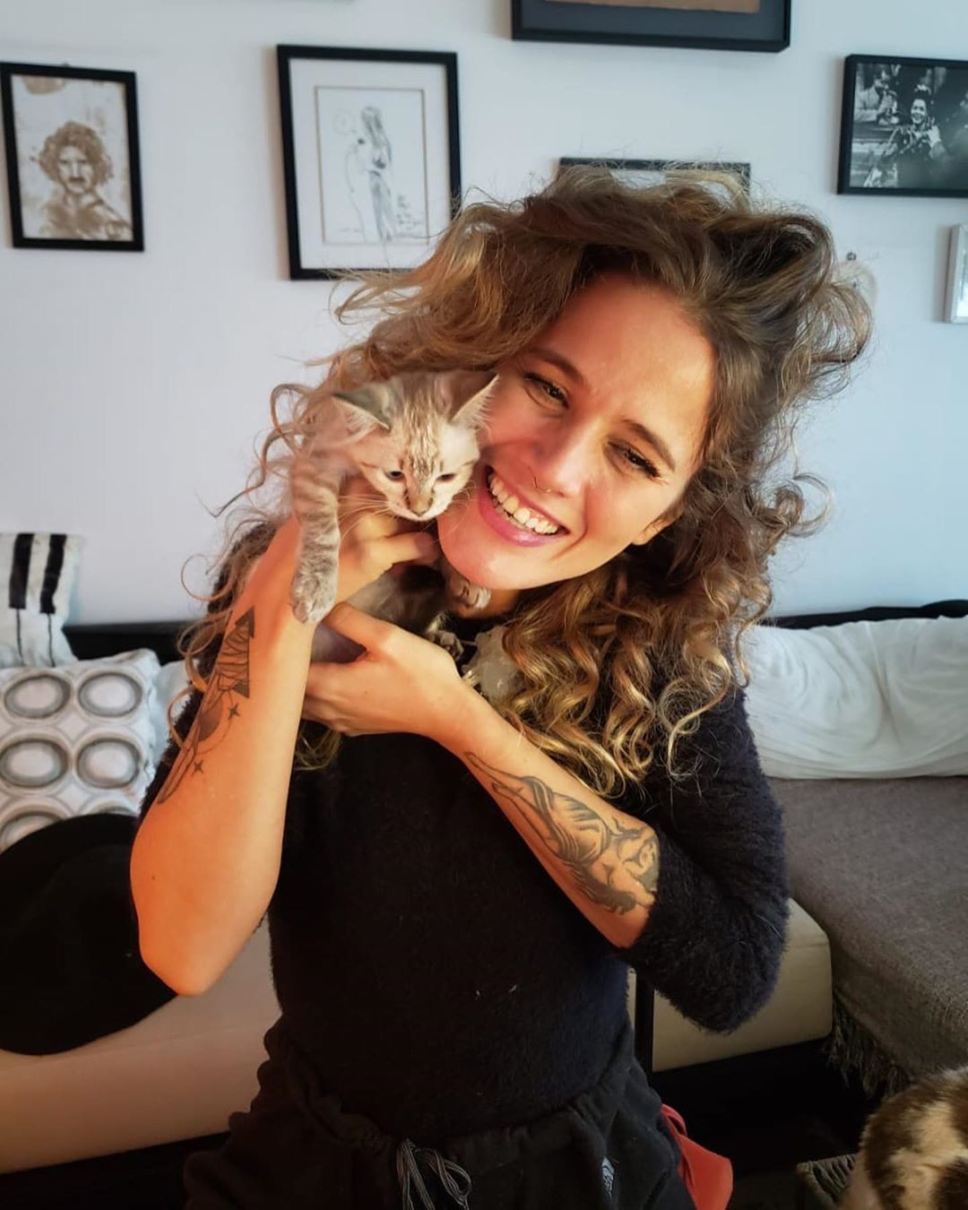 Ana Cañas adota gatinha (Foto: Reprodução/ Instagram)