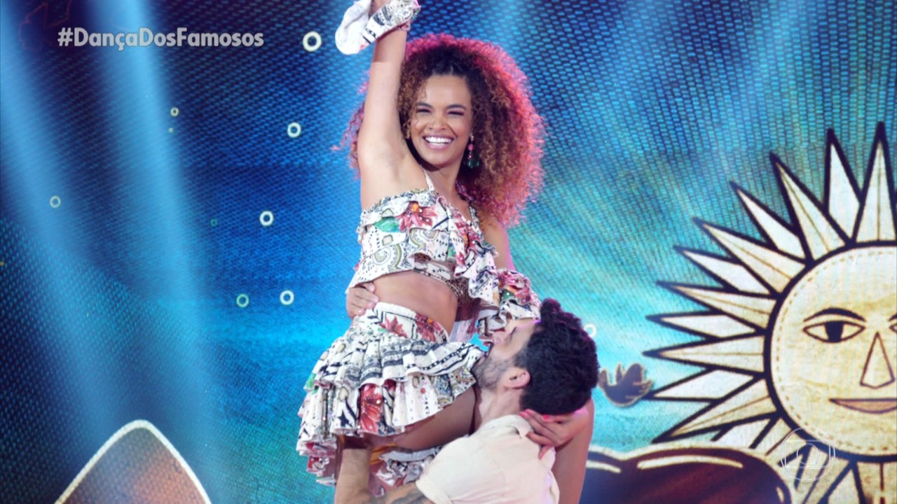 Lucy Ramos relembra erro em pegada na apresentação do ...