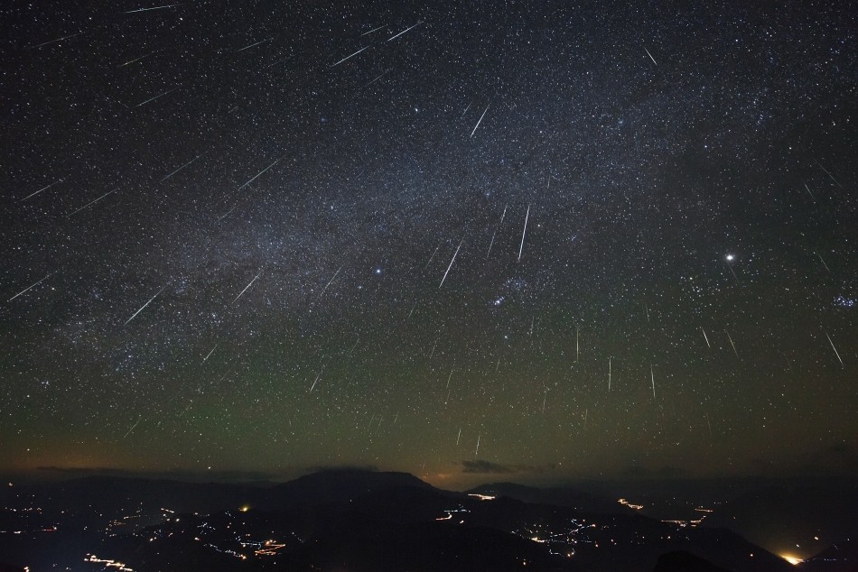 Chuva de meteoros geminídeos fotografada em 14 de dezembro de 2012 (Foto: Jeff Dai/Nasa)