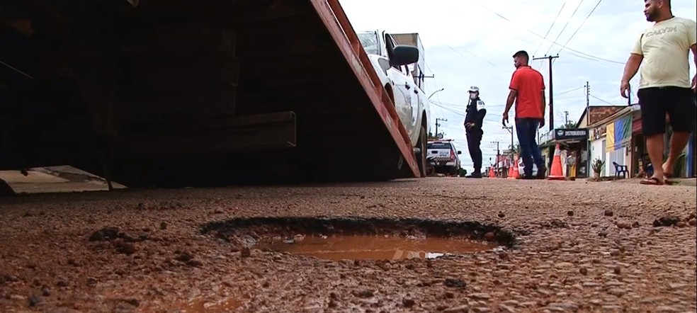 Buraco que teria causado acidente na zona sul de Porto Velho — Foto: Rede Amazônica/Reprodução