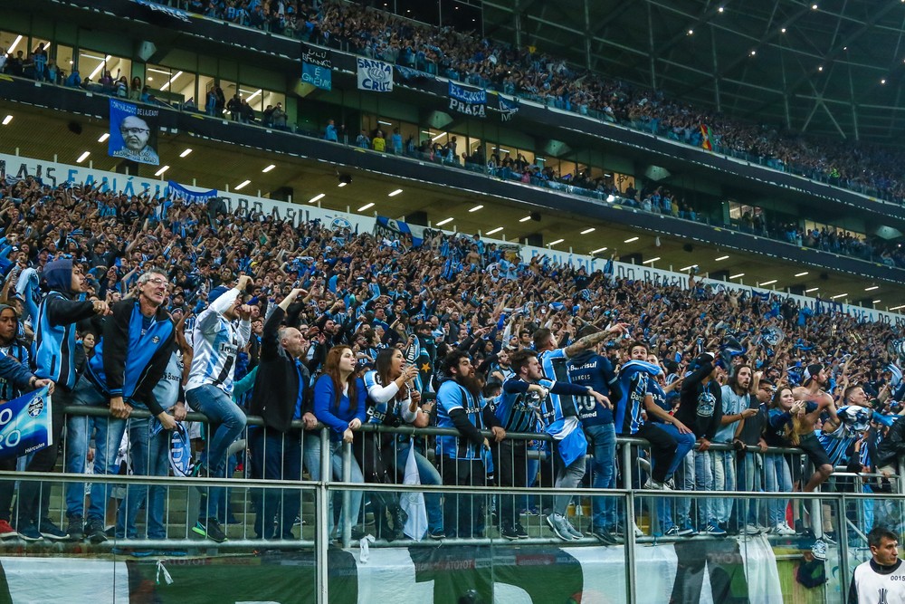 Com previsão de 35 mil, Arena tem 7 setores esgotados para jogo entre Grêmio e Ceará