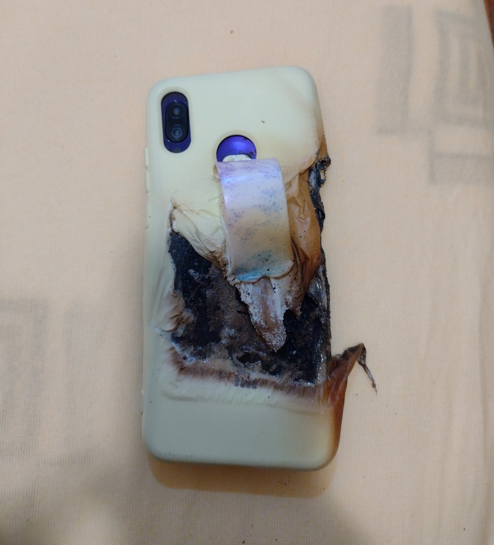 Consumidora se queimou ao manusear o aparelho — Foto: Uine Mendes/Arquivo pessoal