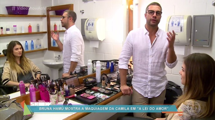 Fernando Torquatto e Bruna Hamú mostram caracterização da Camila (Foto: TV Globo)