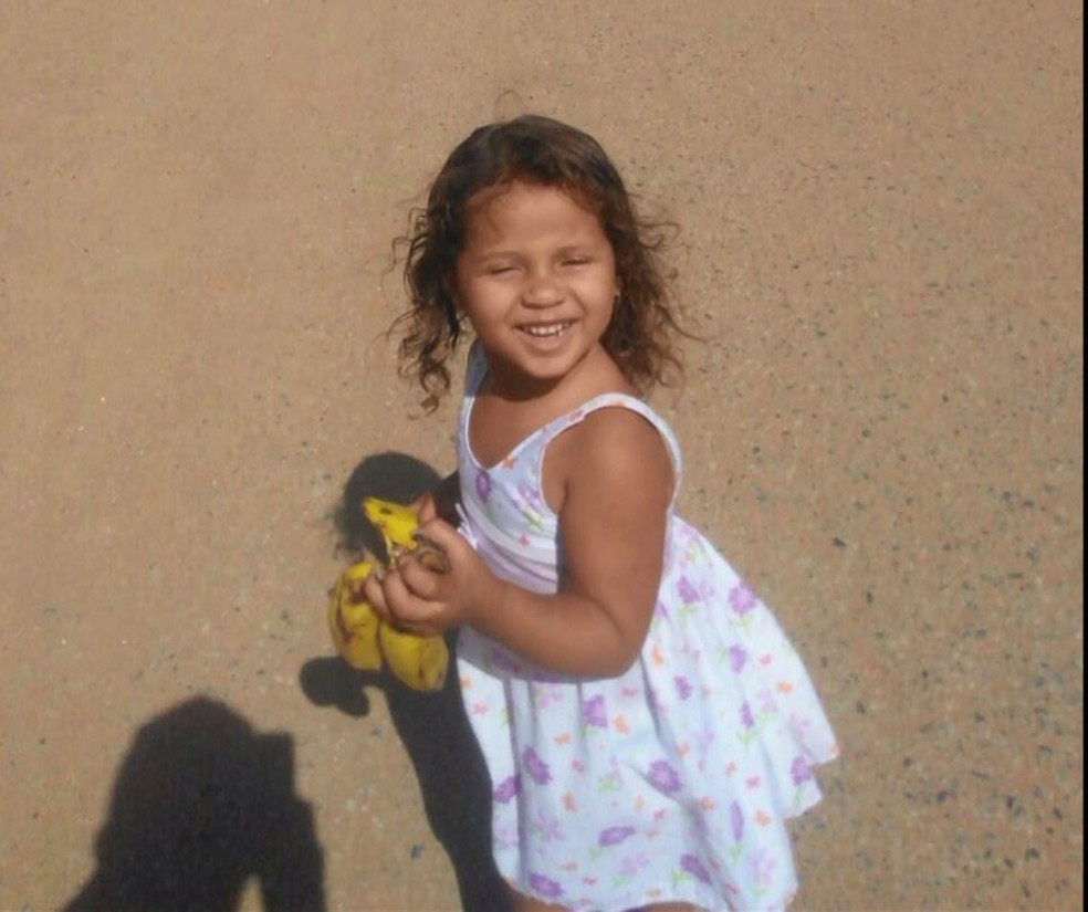 menina de trÃªs morreu eletrocutada em Petrolina  â Foto: ReproduÃ§Ã£o/ TV Grande Rio 