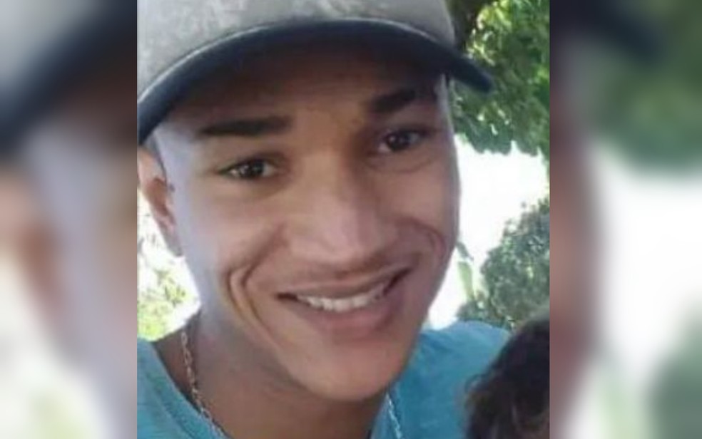 Evandro Silva Nogueira, de 27 anos, foi morto durante a própria festa de aniversário, em Marzagão, Goiás — Foto: Reprodução