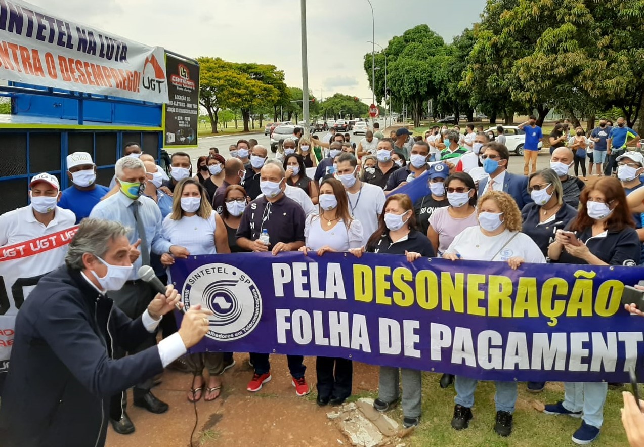 Sindicatos fazem ato em Brasília pela prorrogação da desoneração da folha de empresas thumbnail