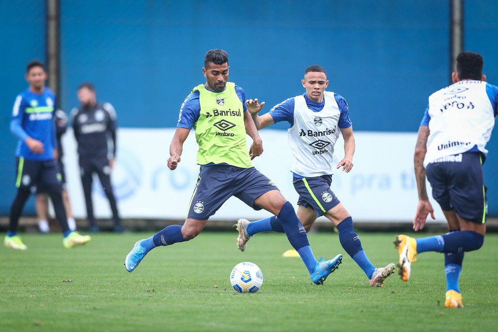 Grêmio encerra fim de semana com treino de fundamentos