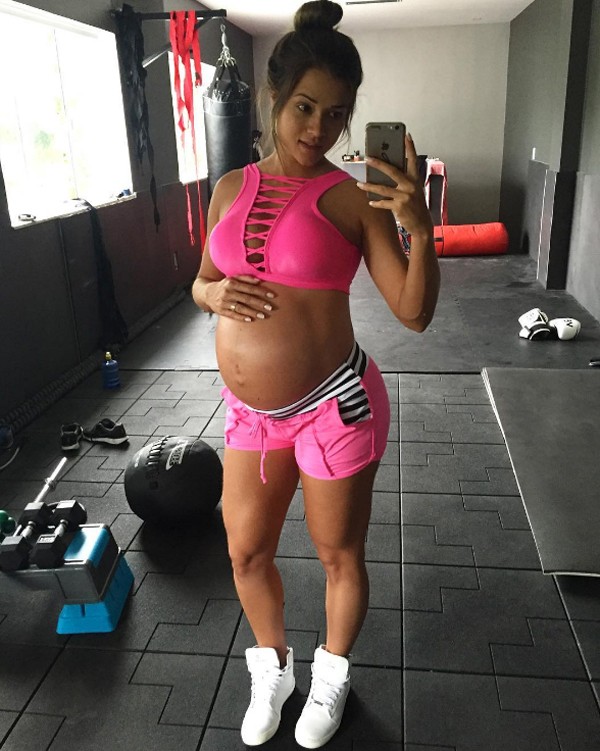 Aryane Steinkopf mostra look fitness para grávidas (Foto: Reprodução / Instagram)