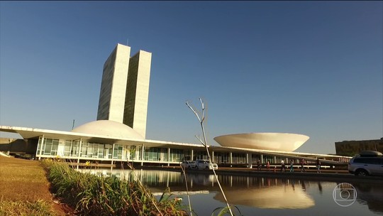 Deputado do PC do B anuncia ação no STF contra votação única da denúncia de Temer e ministros