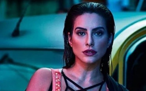 Cleo Pires Exibe Bronzeado Com Decote Provocante Nas Redes Sociais Gq Musa