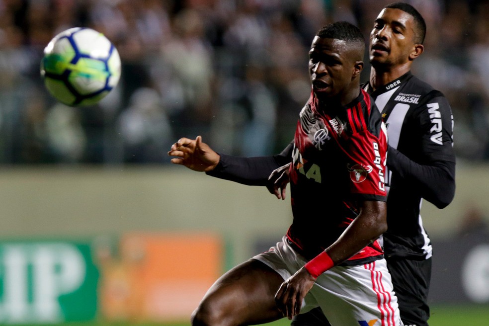 Vinicius Junior se tornou titular esse ano. Há expectativa de que garoto fique após completa 18 anos, em julho (Foto: Staff Images / Flamengo)
