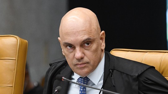 Moraes afirma que autoridades 'anteriores e atuais' coniventes com 'atos golpistas' serão responsabilizadas