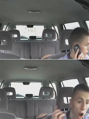 jovem usa o celular enquanto dirige (Foto: Divulgação/AAA)