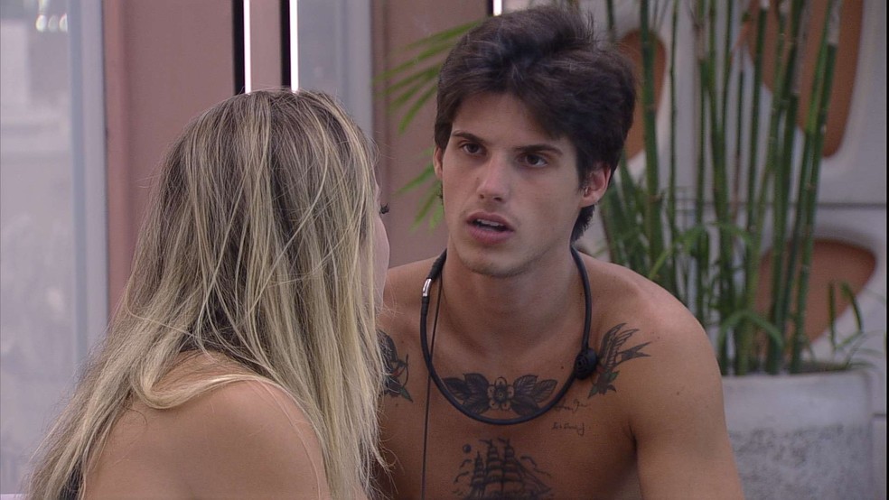 Gabriel conversa com Bruna Griphao sobre Paredão e diz que não se sente derrotado — Foto: Globo