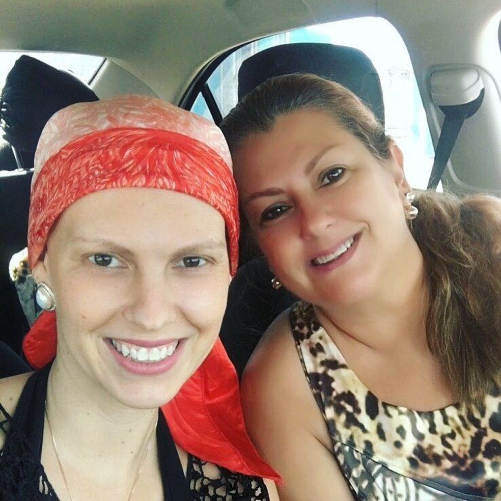 Em tratamento desde janeiro Daniela Domingues teve apoio da mãe durante quimioterapia em Porto Velho (Foto: Daniela Domingues/Arquivo Pessoal)