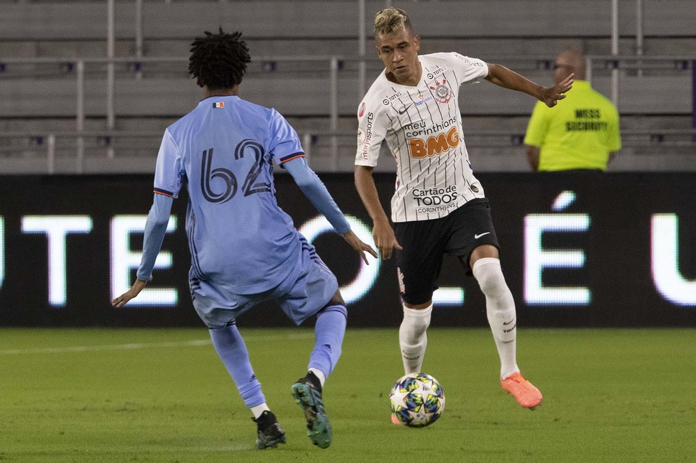 Após estreia, Cantillo é elogiado por 