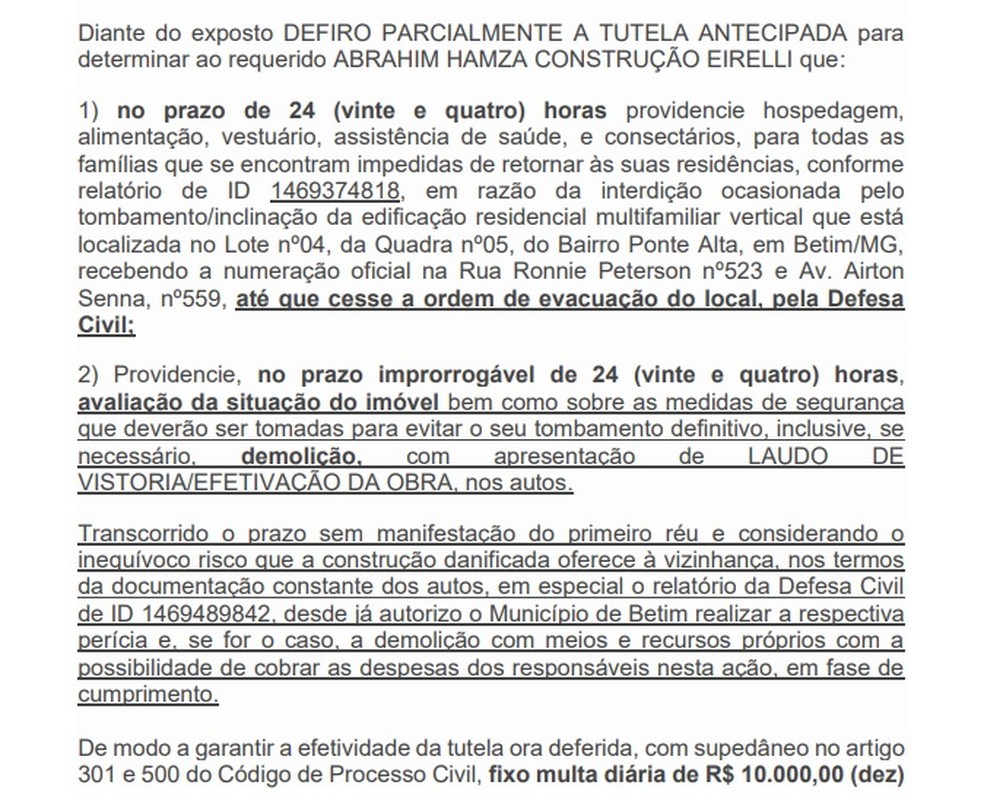 Trecho da decisão liminar concedida após prédio tombar em Betim. — Foto: Reprodução