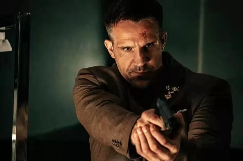 Kevin Lee, o ator britânico que interpreta os vilões nos filmes de propaganda da China