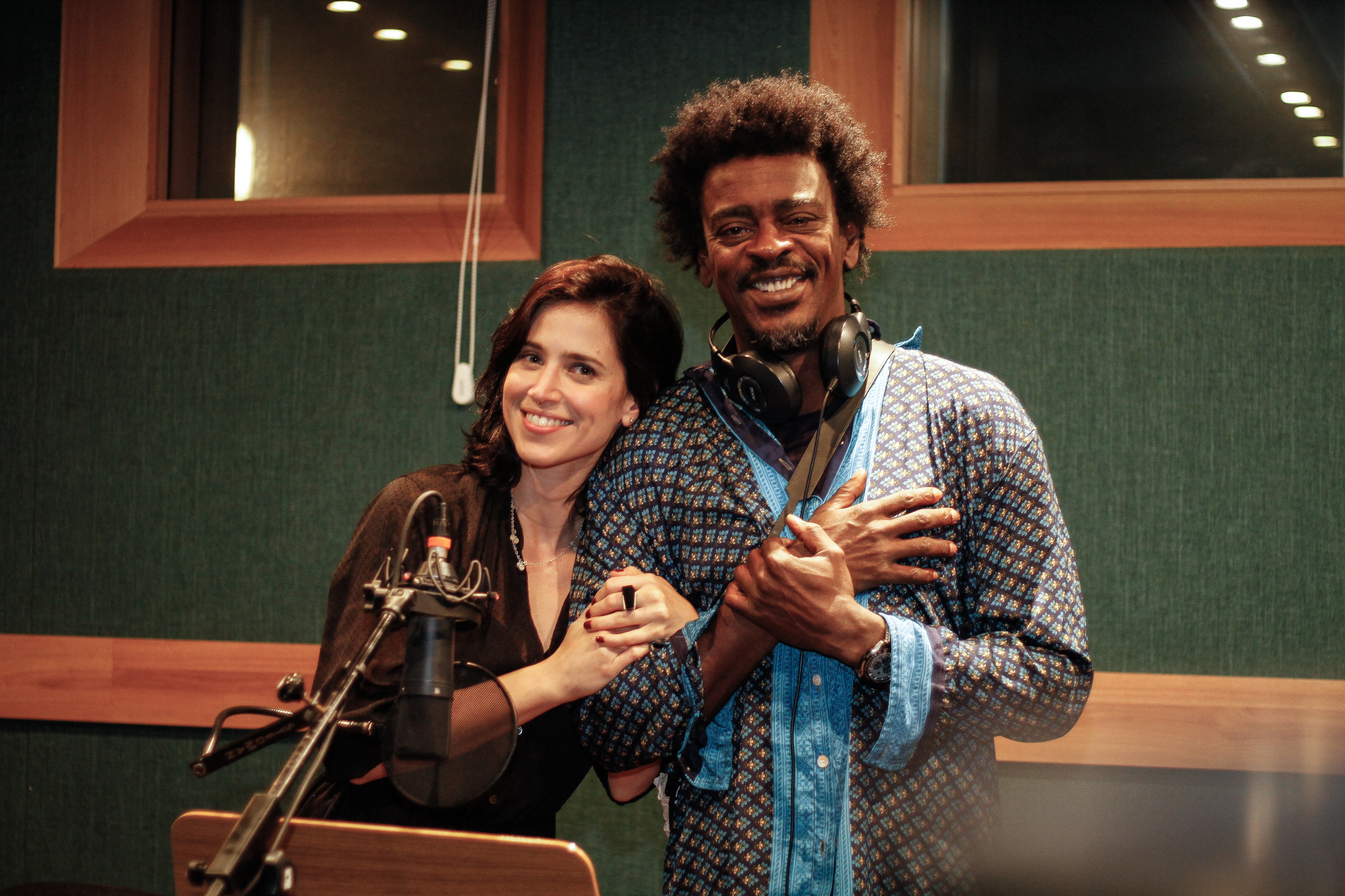 Mel Lisboa e Seu Jorge, protagonistas da áudio série Paciente 63 (Foto: divulgação)