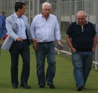 Pressão cresce, e Grêmio terá dia de reuniões para tratar possíveis saídas