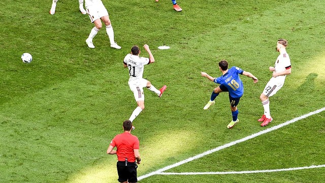 Barella, de sem pulo, abre o placar para Itália diante da Bélgica na Liga das Nações
