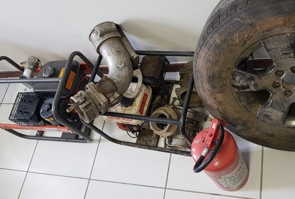 Peças de veículos que transportavam combustíveis foram encontradas pela polícia (Foto: Divulgação/SSP-BA)