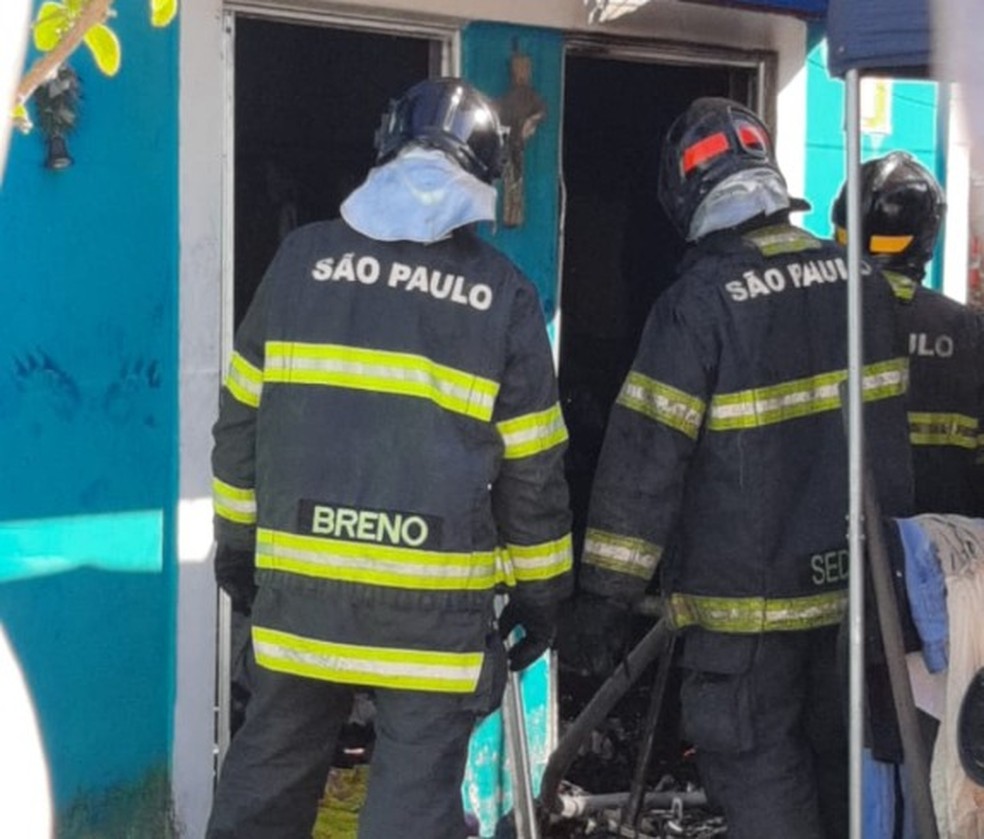 Inc&ecirc;ndio atingiu asilo de idosos em S&atilde;o Vicente, SP &mdash; Foto: G1 Santos