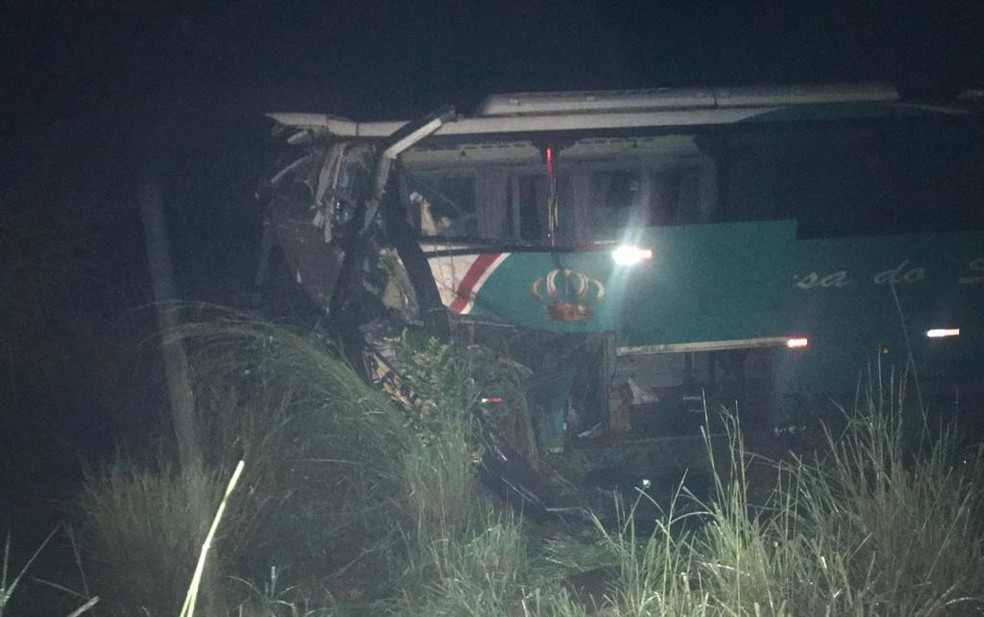 Ônibus da Princesa do Sul envolvida em acidente em Uruçuí — Foto: Divulgação/Polícia Militar do Piauí