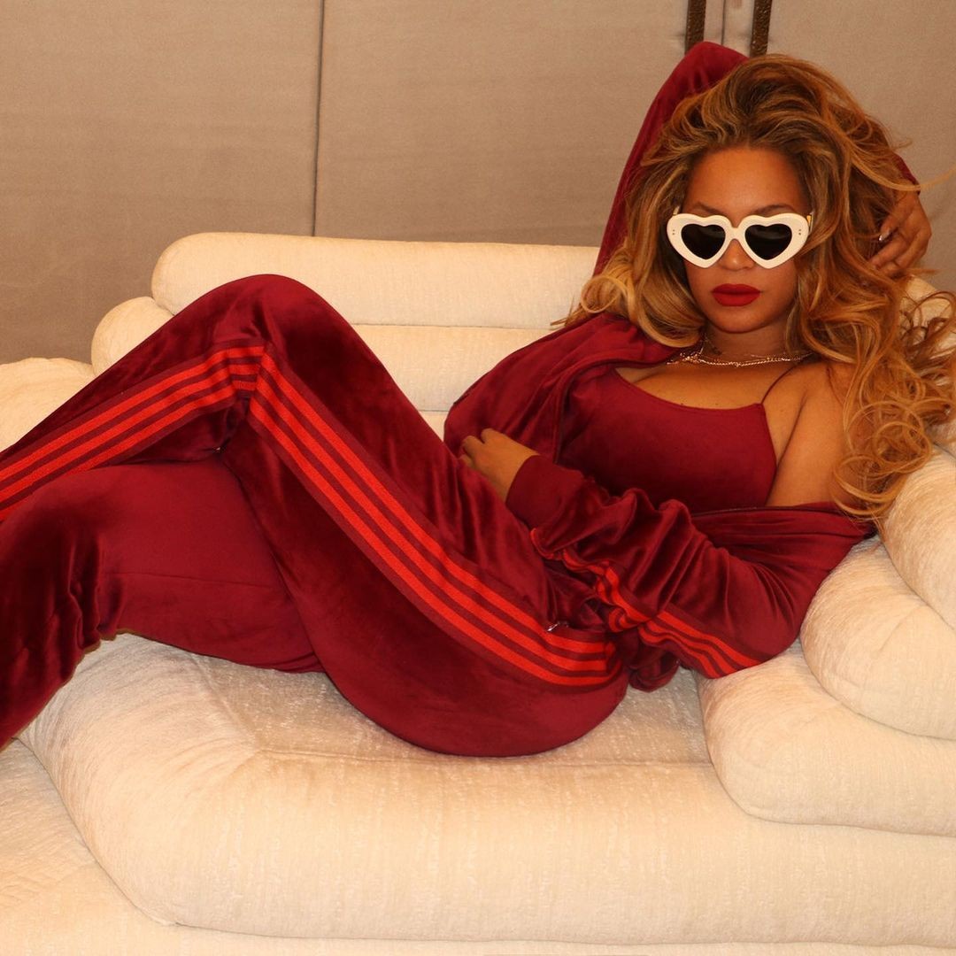 Beyoncé veste peças Ivy Park de sua terceira colaboração com a Adidas (Foto: Divulgação)