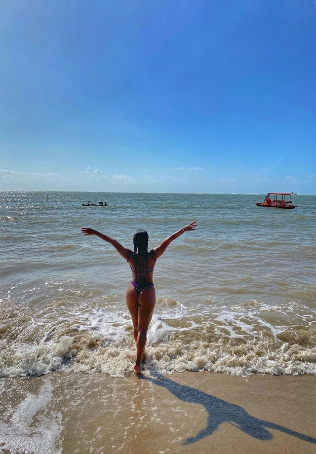 Praia em Alagoas vira cenário para belo shooting de Carol Peixinho (Foto: Reprodução/Instagram)