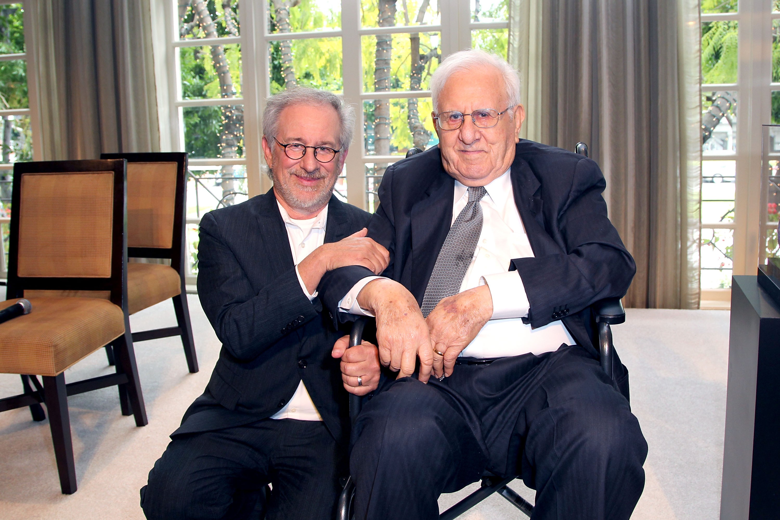 Steven Spielberg com o pai, Arnold Spielberg (Foto: Getty Images)