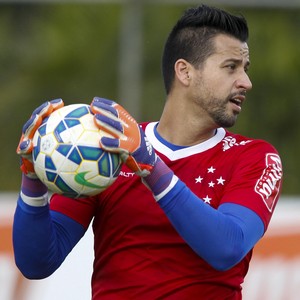 Cruzeiro convive com gols sofridos nos últimos minutos de cada tempo