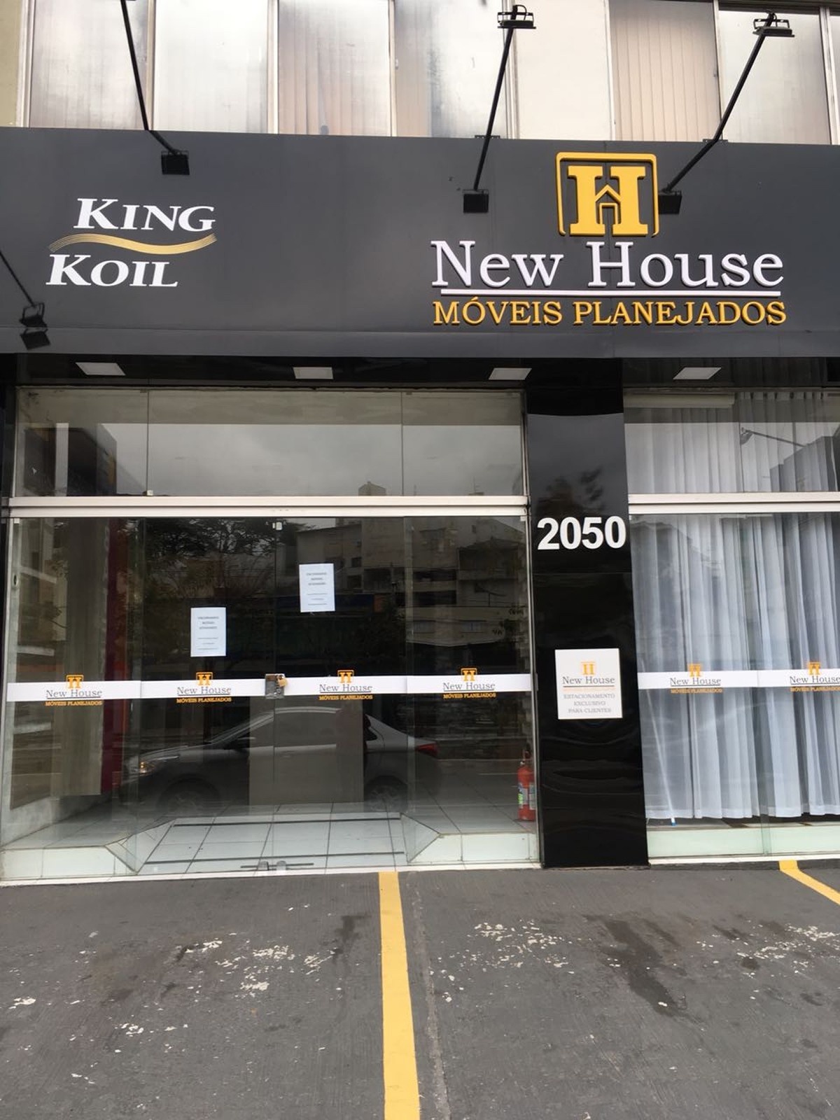 Loja de móveis planejados fecha as portas e deixa clientes