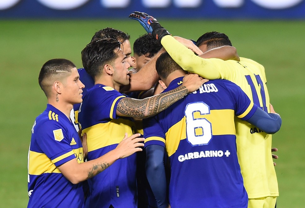 Folha salarial do Boca Juniors é menos da metade do que o Falmengo gasta por mês com seu elenco — Foto: Marcelo Endelli/Reuters