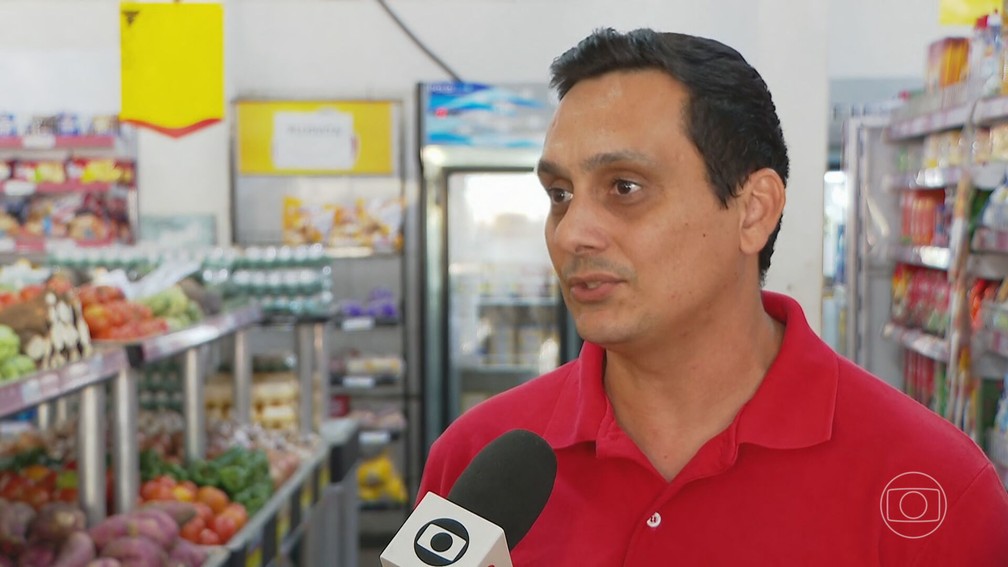 Dono de supermercado desistiu de comprar ovos de chocolate por conta da baixa procura — Foto: Reprodução TV Globo