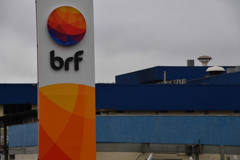 BRF diz que lotes de frango recolhidos nÃ£o estÃ£o mais Ã  venda â€” Foto: NELSON ALMEIDA / AFP