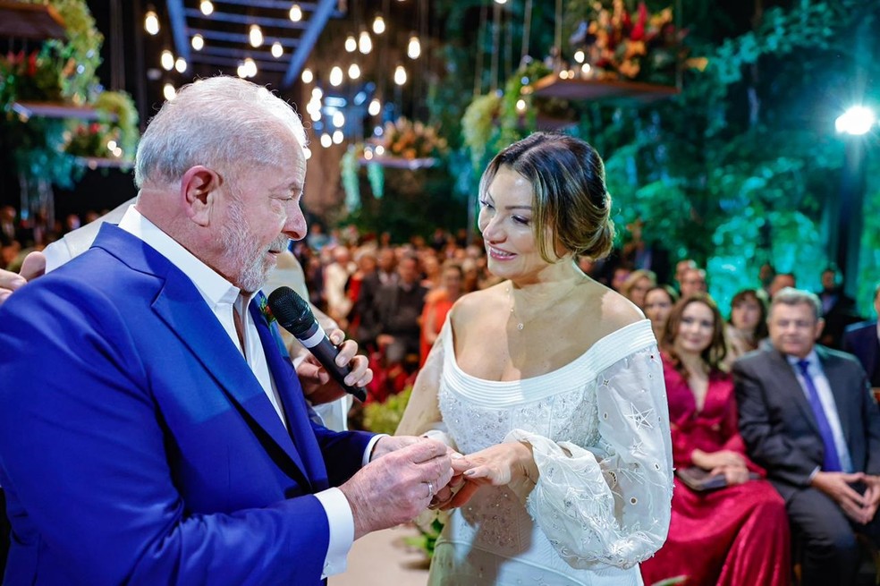 O ex-presidente Lula e Janja durante cerimônia de casamento em SP — Foto: Ricardo Stuckert