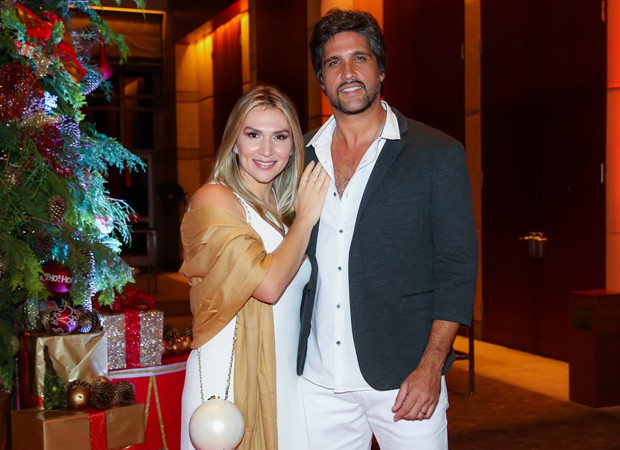 O cantor Léo Chaves e a mulher, Tatianna Sbrana (Foto: Manuela Scarpa/Brazil News)