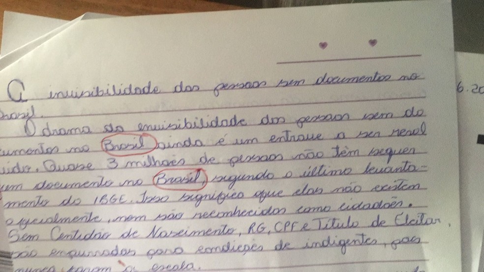 Estudante fez exercício em sala de aula com assunto da redação do Enem 2021 proposta por professora antes da prova — Foto: Seduc/Divulgação